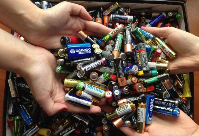 Во всех школах Прикамья появятся пункты сбора батареек