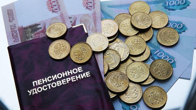 Накопительную часть пенсии россиян заморозят до 2022 года