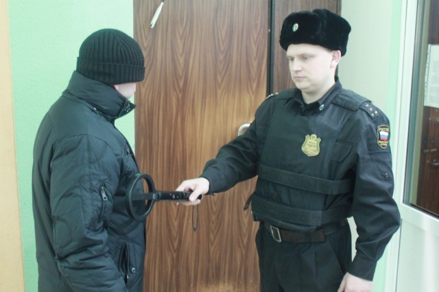 В Александровске мужчина пронес наркотики в зал судебного заседания