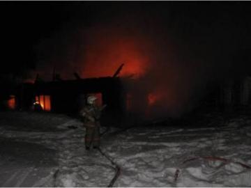 Сегодня ночью в Яйве сгорел дом