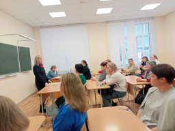 Сотрудники Госавтоинспекции проводят беседы на родительских собраниях