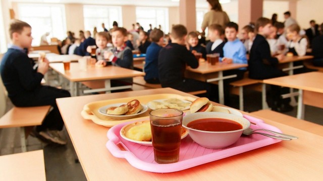 В АМО дети участников СВО с 5 февраля получают бесплатное горячее питание в школах