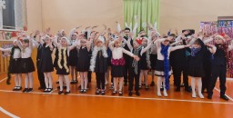 В Александровской школе прошла новогодняя "Битва хоров"