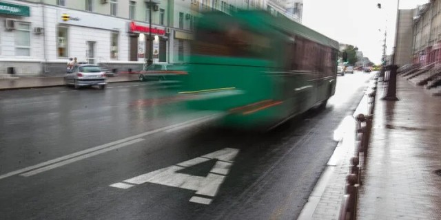 Депутаты ЛДПР предложили отказаться от штрафов за проезд по выделенной полосе ночью