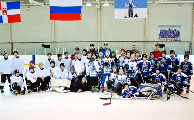 В Александровске состоялся открытый Кубок по хоккею с шайбой среди детей