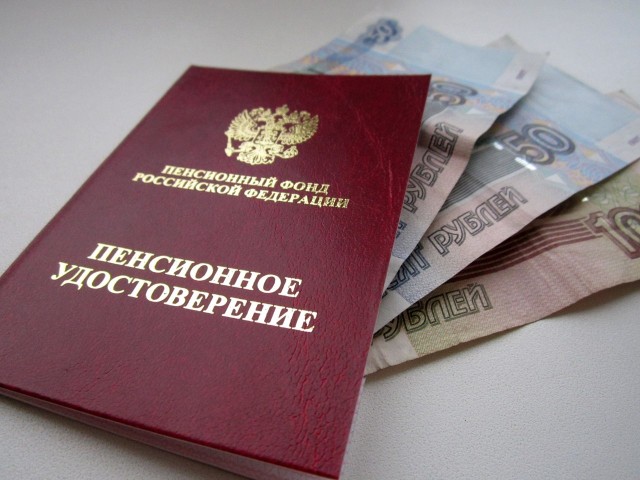 Госдума приняла закон о выплате пенсионерам пяти тысяч рублей