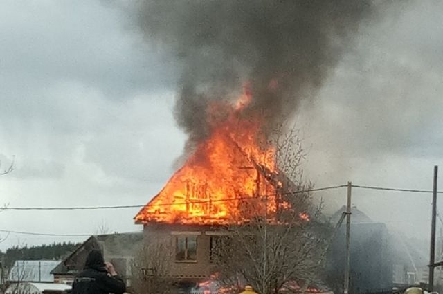 В Александровске сгорел жилой дом