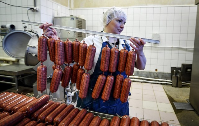 СМИ сообщили о возможности подорожания колбасы в России на треть