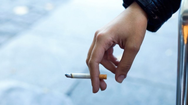 Правительство России планирует ввести наказания для родителей курящих детей