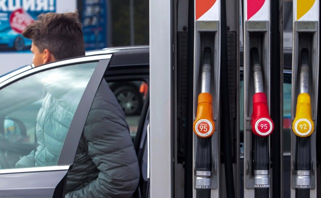 Владельцы пермских АЗС начали снижать цены на бензин