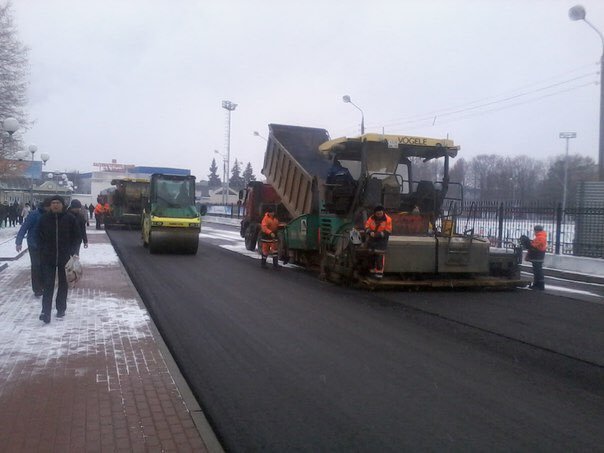 Дорожникам разрешат укладывать асфальт в снег и дождь