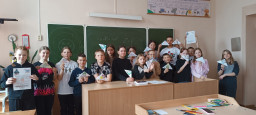 К всероссийской акции "Письмо солдату" подключились гимназисты