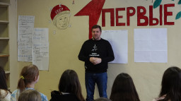 Главный редактор газеты "Боевой путь" выступил перед юными корреспондентами