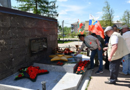 В Александровске у стелы прошел митинг, посвященный Дню пограничника