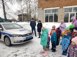 Сотрудники Госавтоинспекции продолжают проводить занятия с воспитанниками детских садов