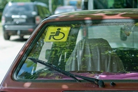 Единственный автомобиль инвалида предлагается освободить от транспортного налога