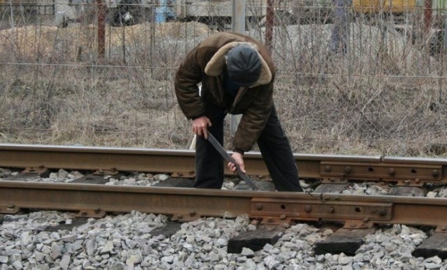 Жителя Прикамья осудили за кражу рельсов на 6 тысяч рублей со станции Копи
