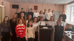 В Александровском суде проведен правовой урок со школьниками