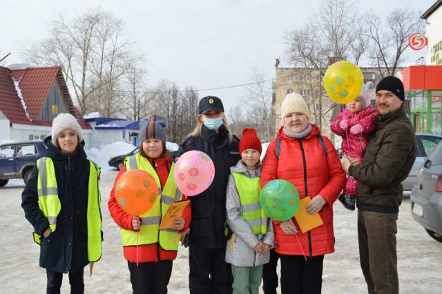 Акция «С 8 Марта поздравляем – ПДД не нарушаем!» прошла в Александровске