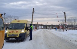 В Александровском округе прошел совместный рейд «Внимание, переезд!»