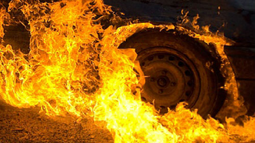 В Александровске ночью в гараже сгорел автомобиль
