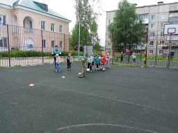 Дошкольников приучают к футболу