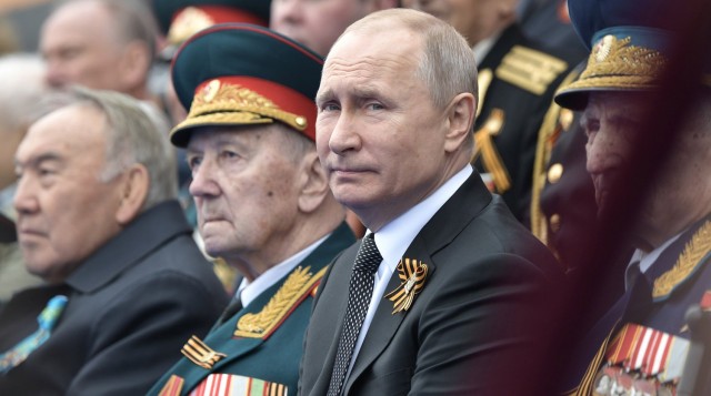 Владимир Путин поручил провести Парад Победы 24 июня