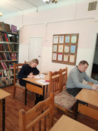 Полицейские приняли участие в исторической акции «Диктант Победы»