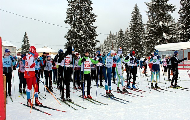 В Александровске прошли лыжные гонки "Лыжня России 2020