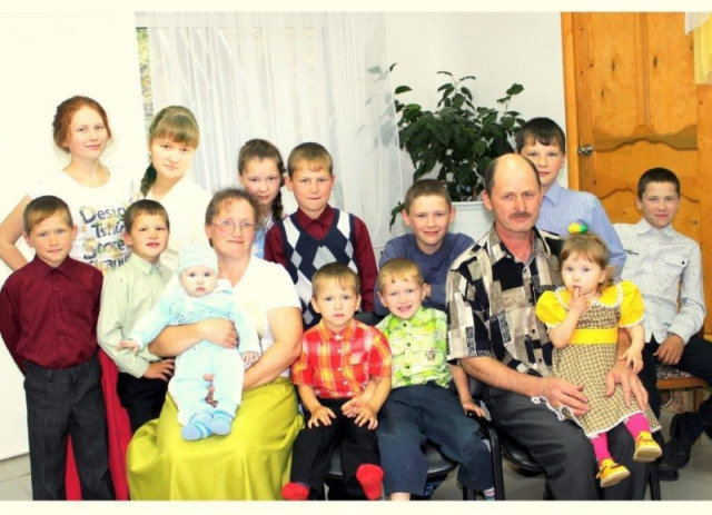 В многодетной семье из Александровска родился 15 ребенок!